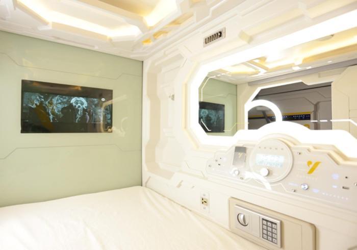 The Yellow Capsule Hotel Close To Airport Cancún Exterior foto